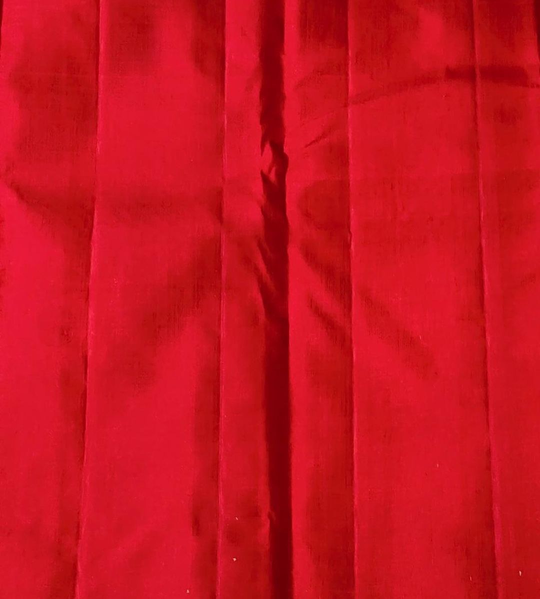 Red Pure Soft Silk Saree With Engrossing Blouse Piece