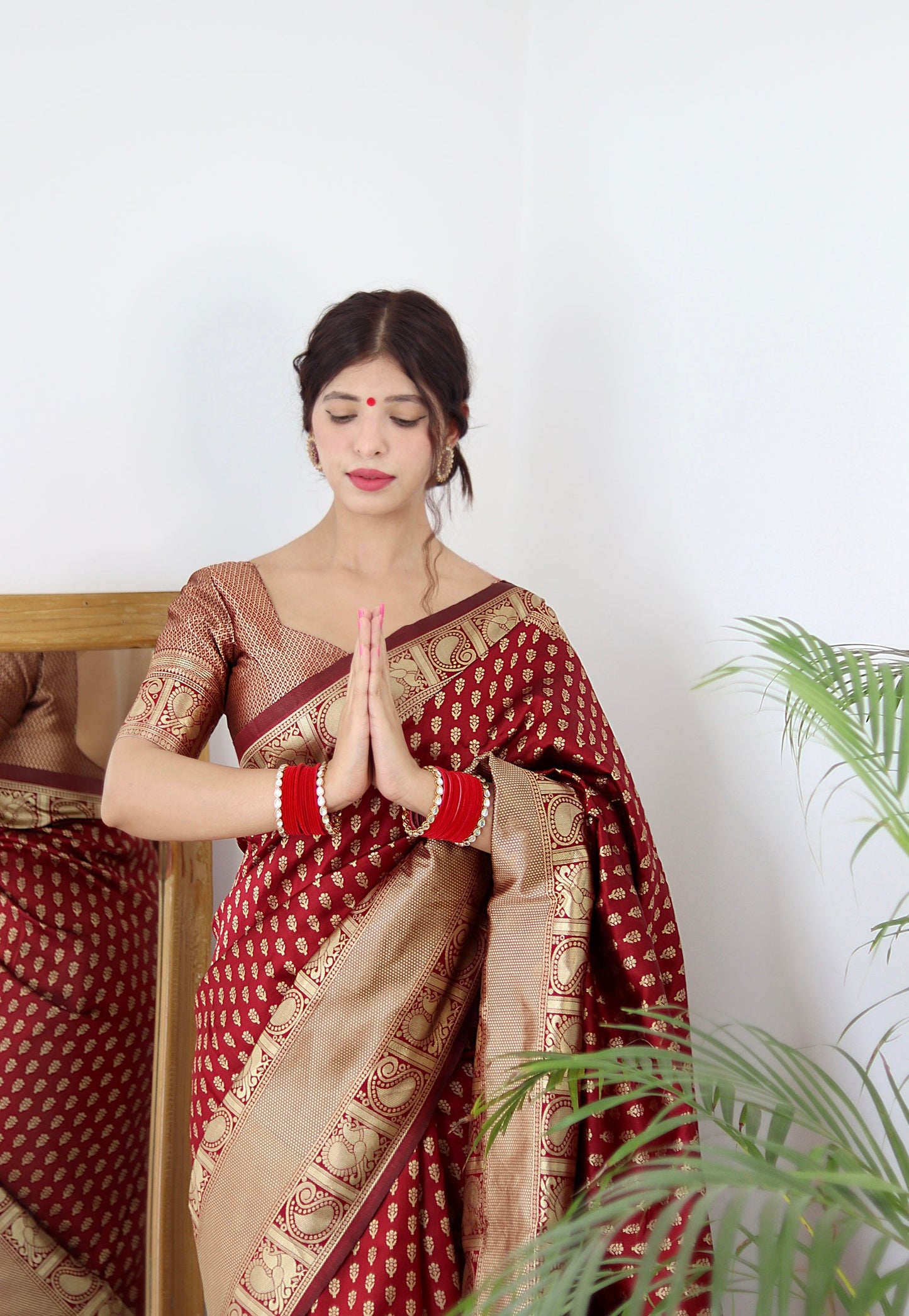 Maroon Pure Soft Silk Saree With Twirling Blouse Piece