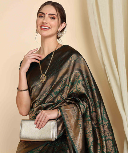 Green Pure Soft Silk Saree With Engrossing Blouse Piece