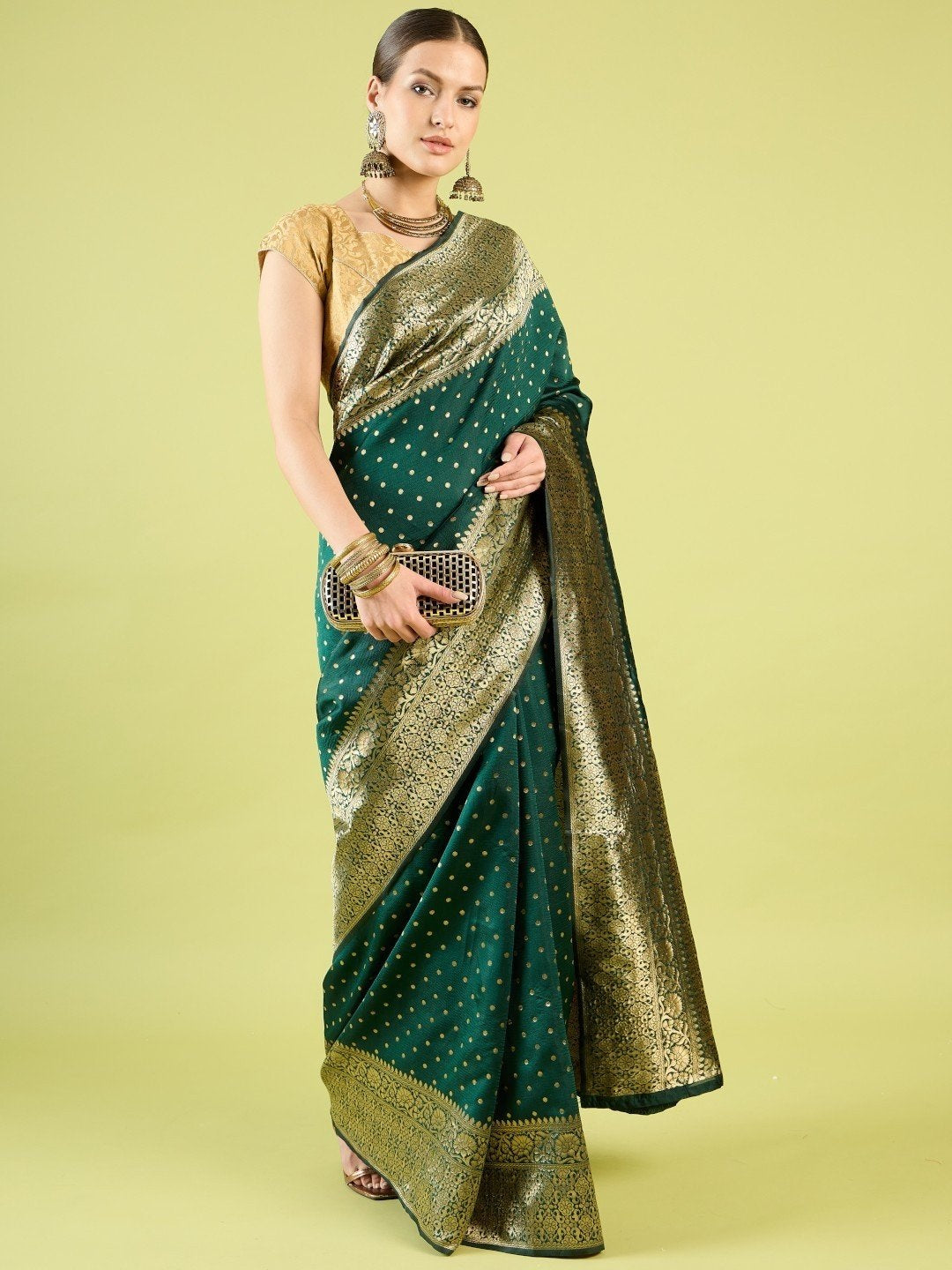 Green Pure Soft Silk Saree With Engrossing Blouse Piece