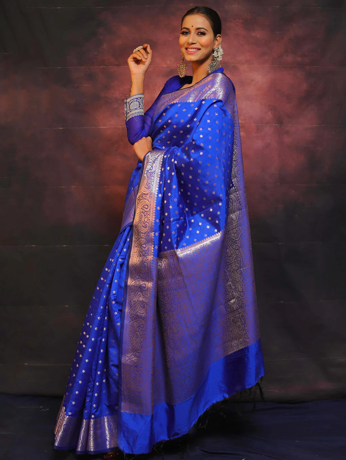 ROYAL BLUE PURE SOFT SILK SAREE WITH ENGROSSING BLOUSE PIECE