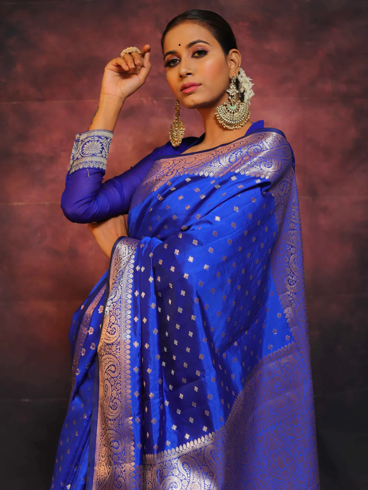 ROYAL BLUE PURE SOFT SILK SAREE WITH ENGROSSING BLOUSE PIECE