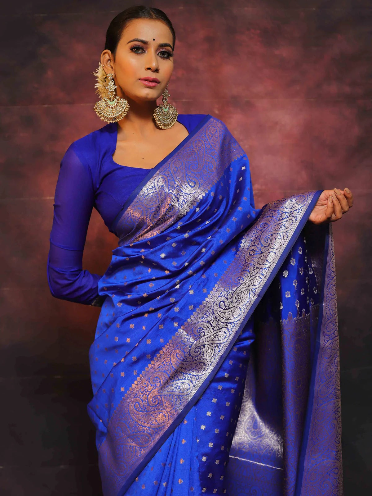 ROYAL BLUE PURE SOFT SILK SAREE WITH ENGROSSING BLOUSE PIECE