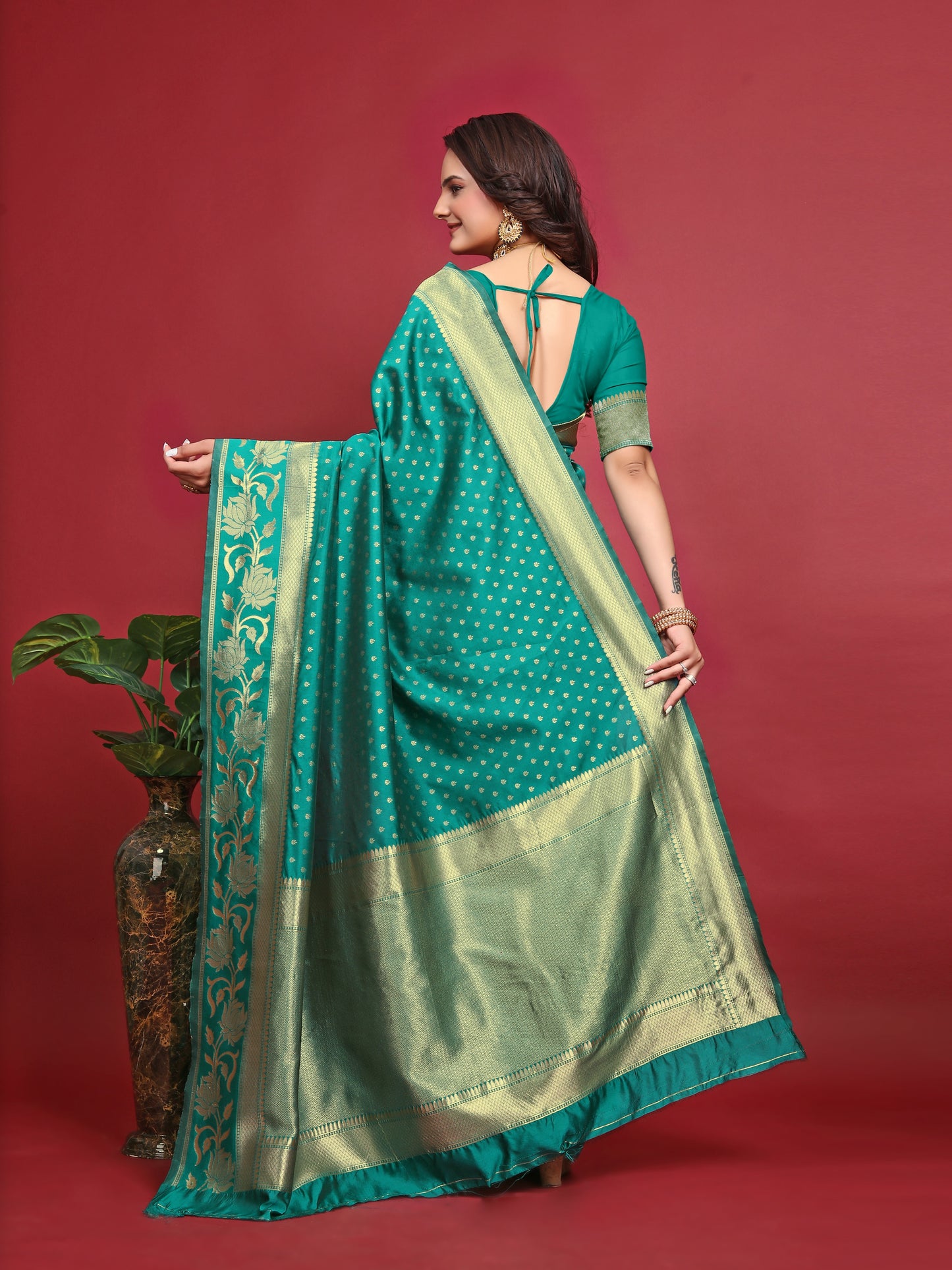 Teal Pure Soft Silk Saree With Engrossing Blouse Piece