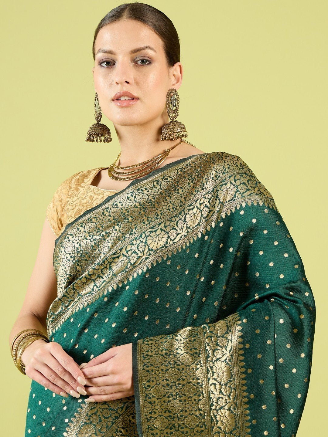 Green Pure Soft Silk Saree With Engrossing Blouse Piece