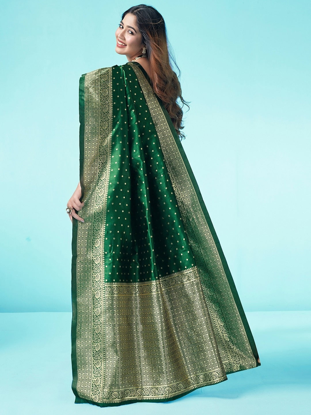 Green Pure Soft Silk Saree With Engrossing Blouse Piece