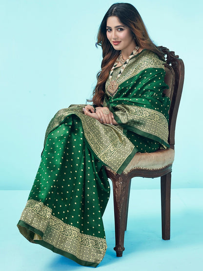 Green Pure Soft Silk Saree With Engrossing Blouse Piece