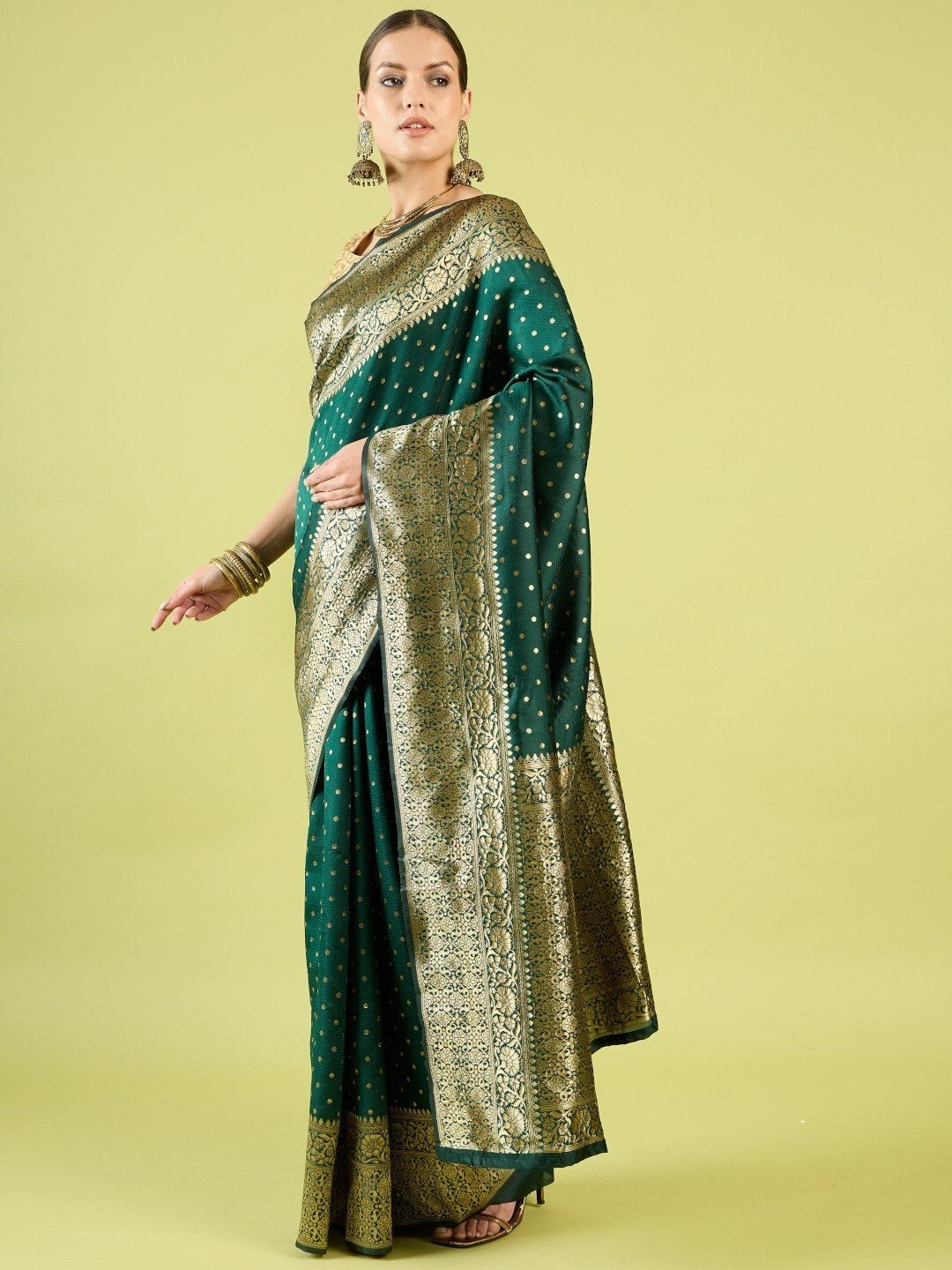 Green Pure Soft Silk Saree With Engrossing Blouse Piece