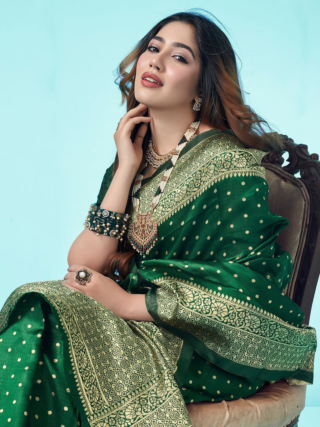 Green Pure Soft Silk Saree With Engrossing Blouse Piece