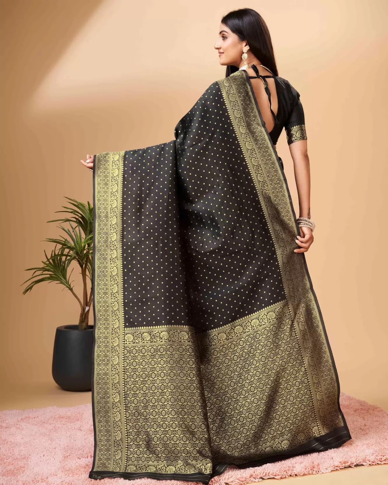 Black Pure Soft Silk Saree With Engrossing Blouse Piece