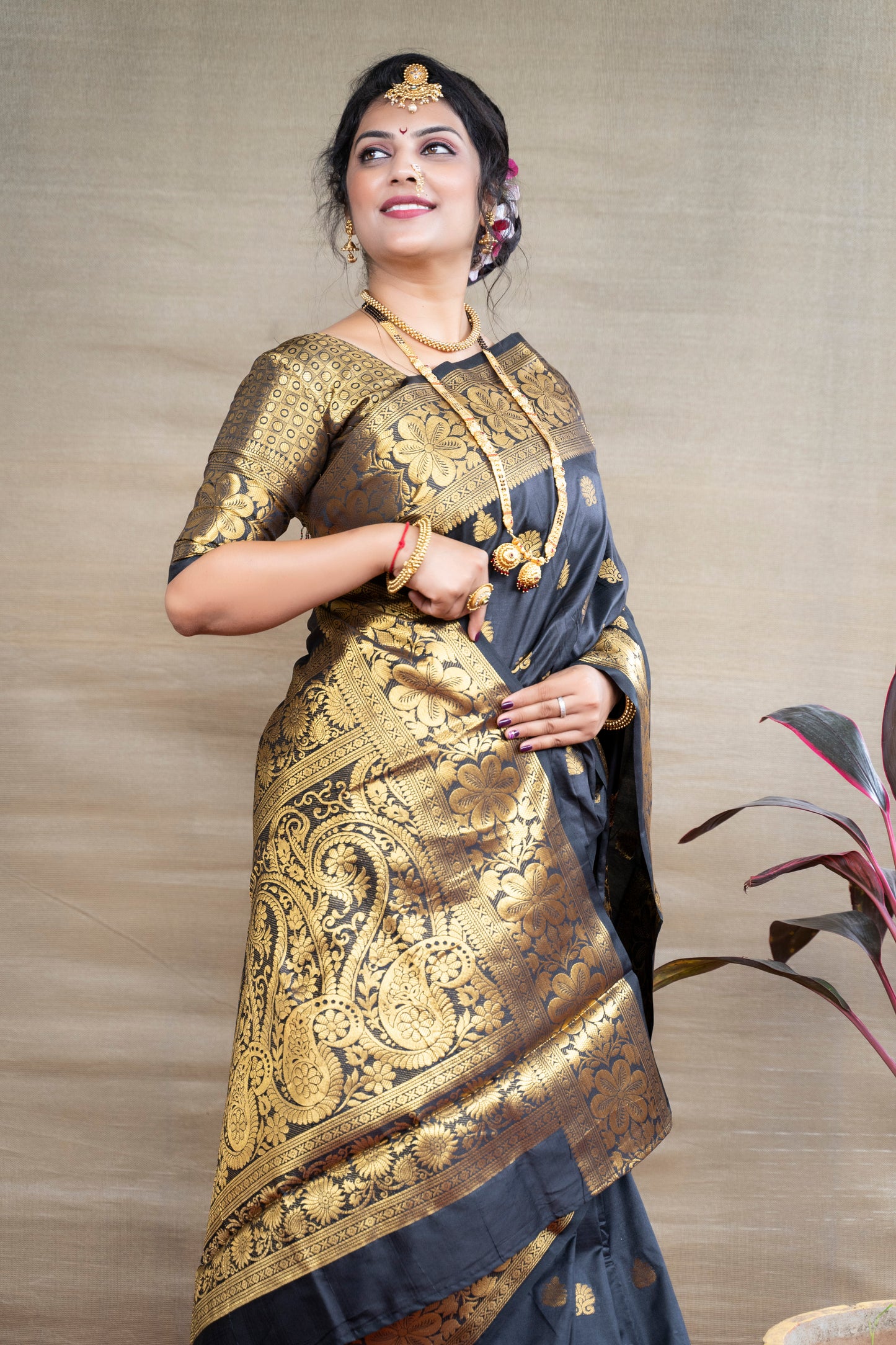 Black Pure Soft Silk Saree With Engrossing Blouse Piece