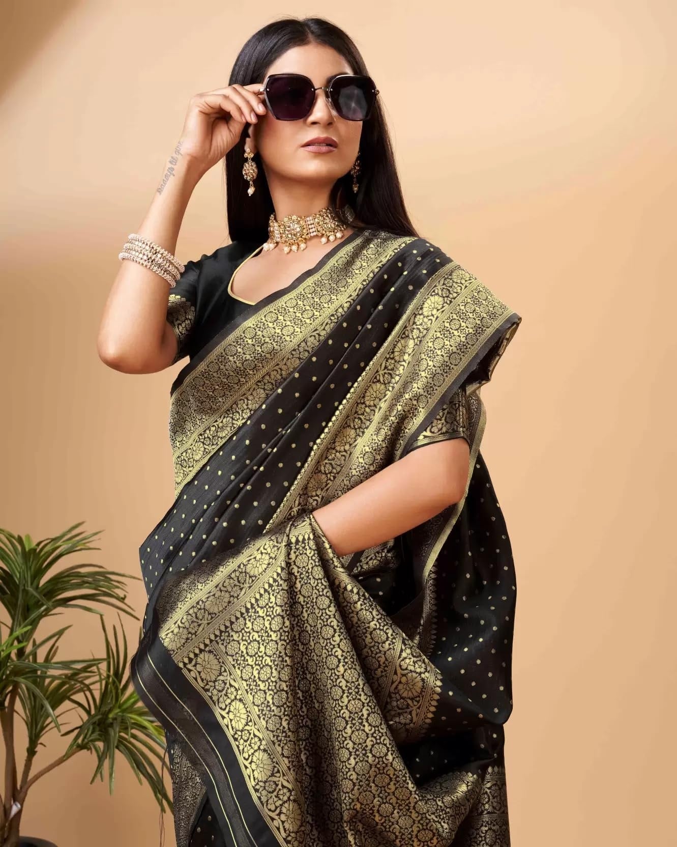 Black Pure Soft Silk Saree With Engrossing Blouse Piece