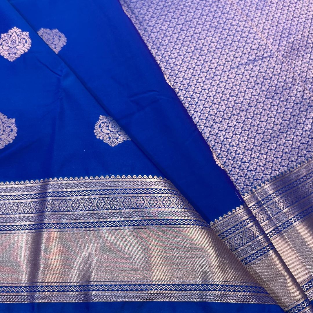 Blue Pure Soft Silk Saree With Engrossing Blouse Piece