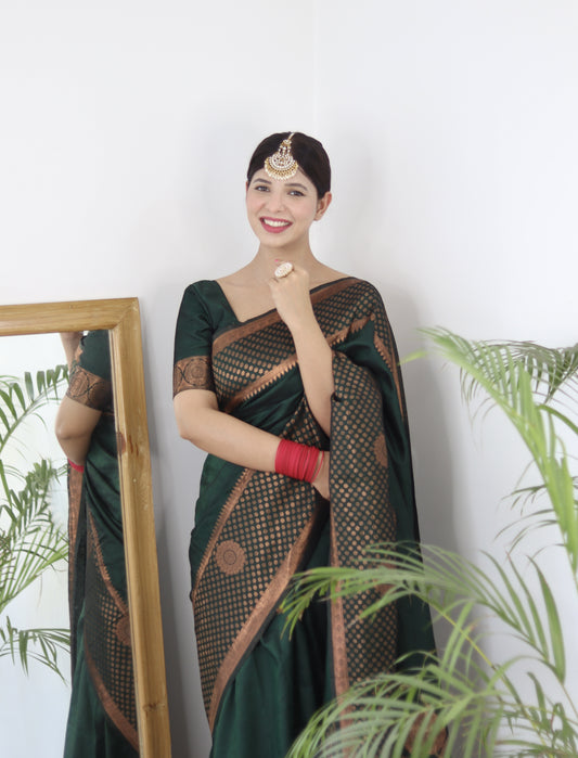 Green Pure Soft Silk Saree With Engrossing Blouse Piece