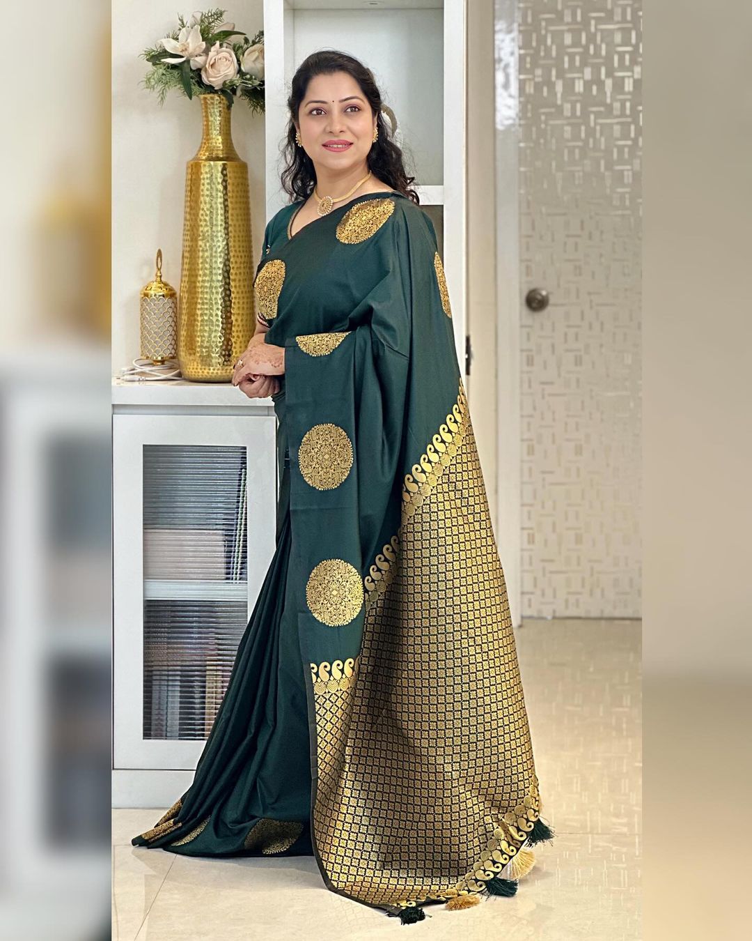 Green Banarasi Pure Soft Semi Silk Saree With Unstiched Attractive Blouse Piece