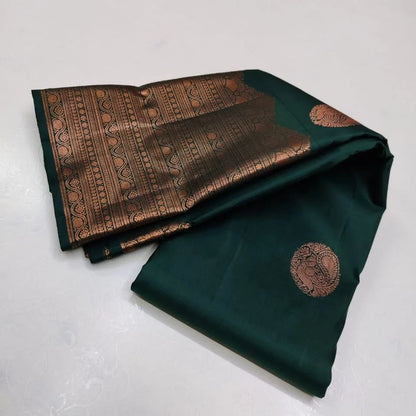 Green Pure Soft Silk Saree With Engrossing Blouse Piece