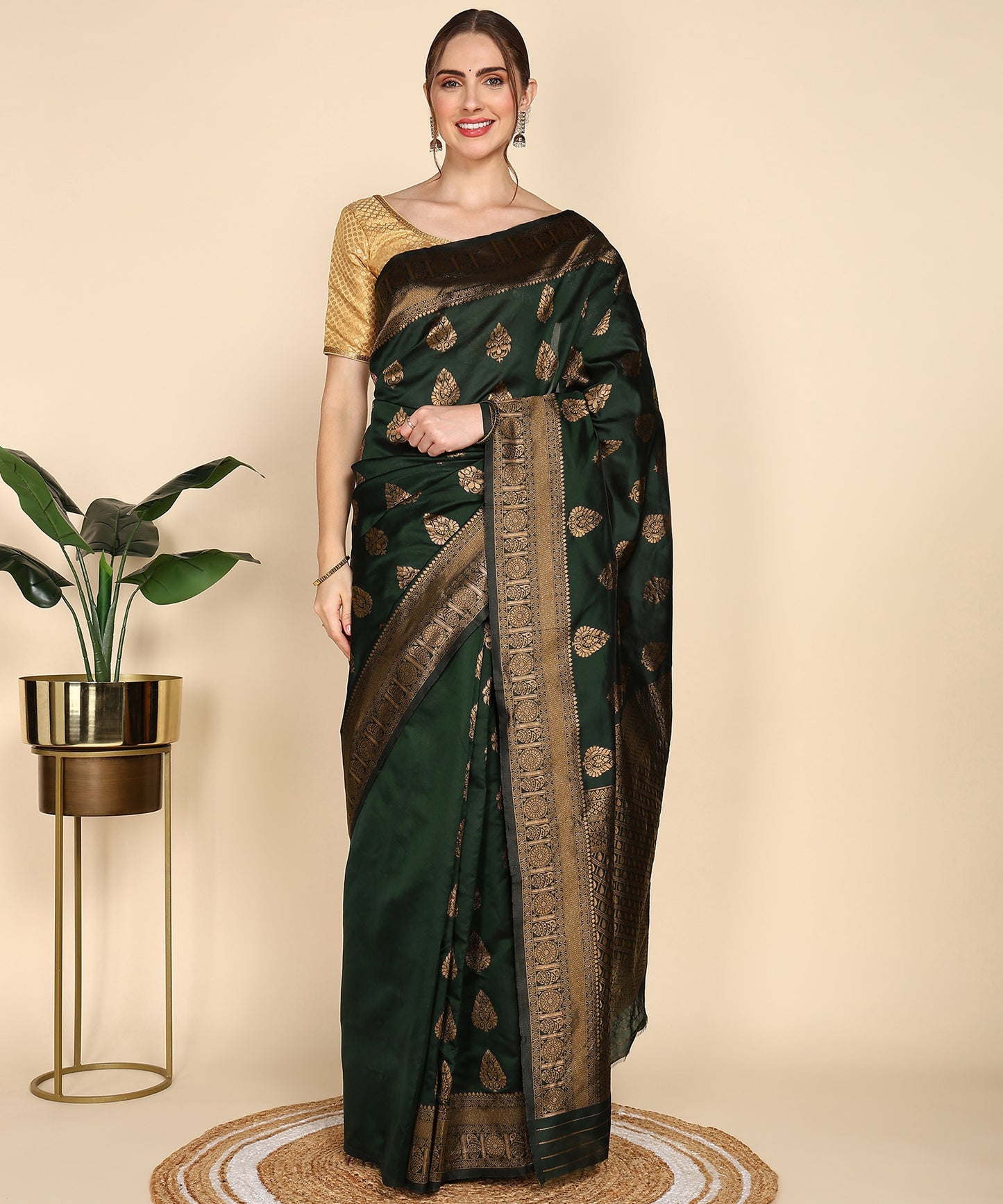 Green Pure Soft Silk Saree With Engrossing Blouse Piece