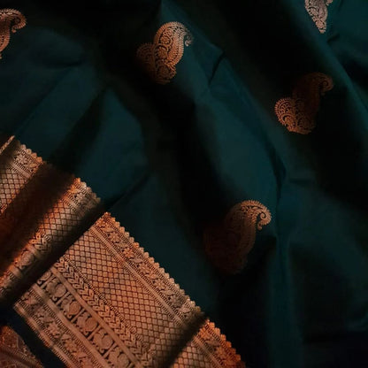 Green Pure Soft Silk Saree With Engrossing Blouse Piece