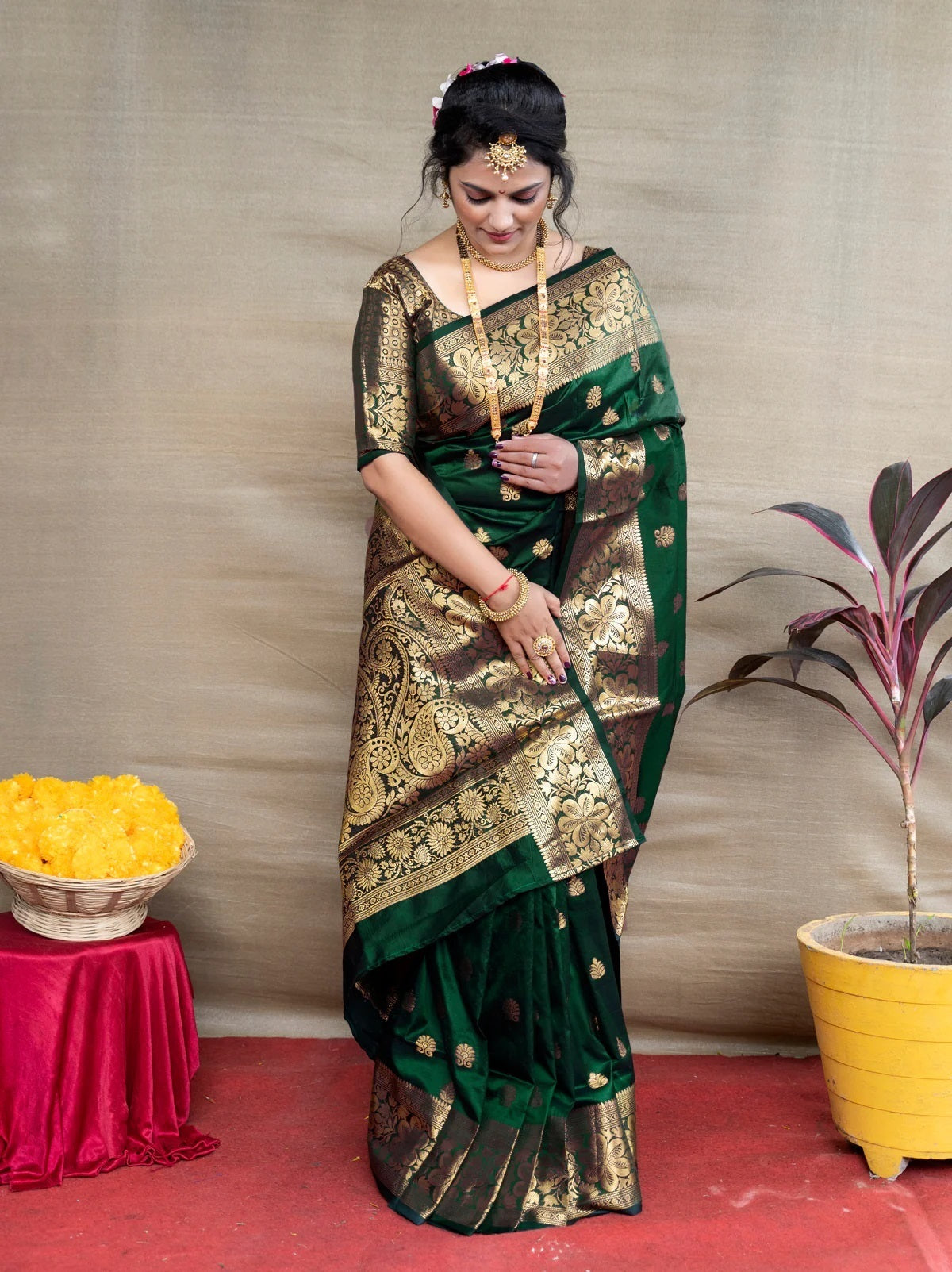 Green Pure Soft Silk Saree With Engrossing Blouse Piece