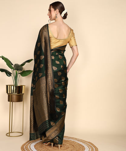 Green Pure Soft Silk Saree With Engrossing Blouse Piece