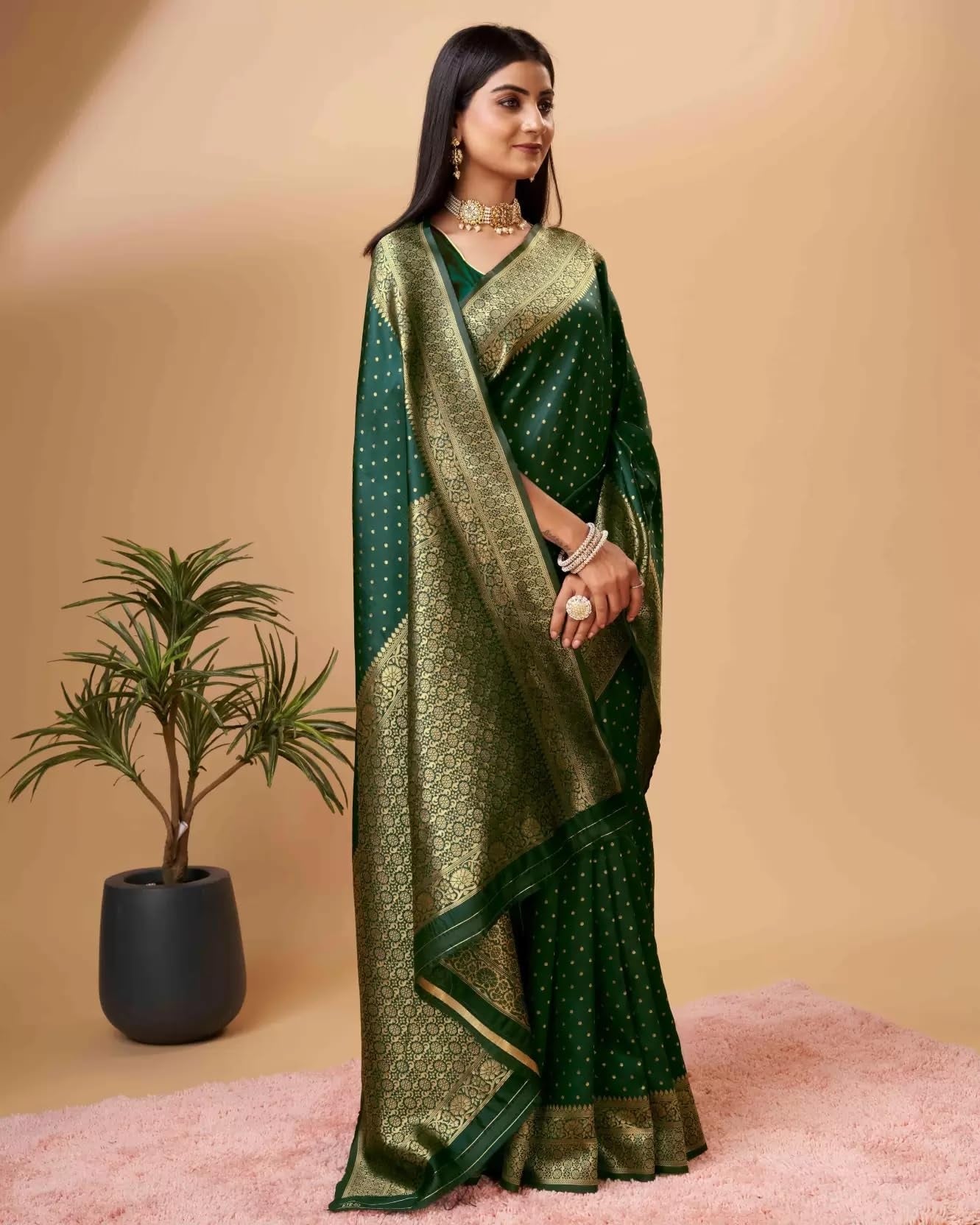 Green Pure Soft Silk Saree With Engrossing Blouse Piece