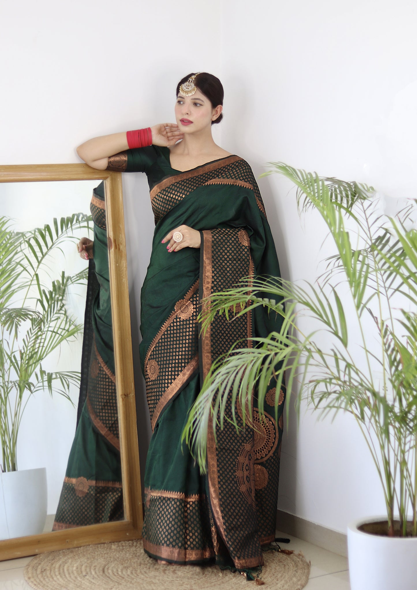 Green Pure Soft Silk Saree With Engrossing Blouse Piece