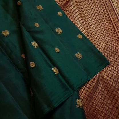 Green Pure Soft Silk Saree With Engrossing Blouse Piece