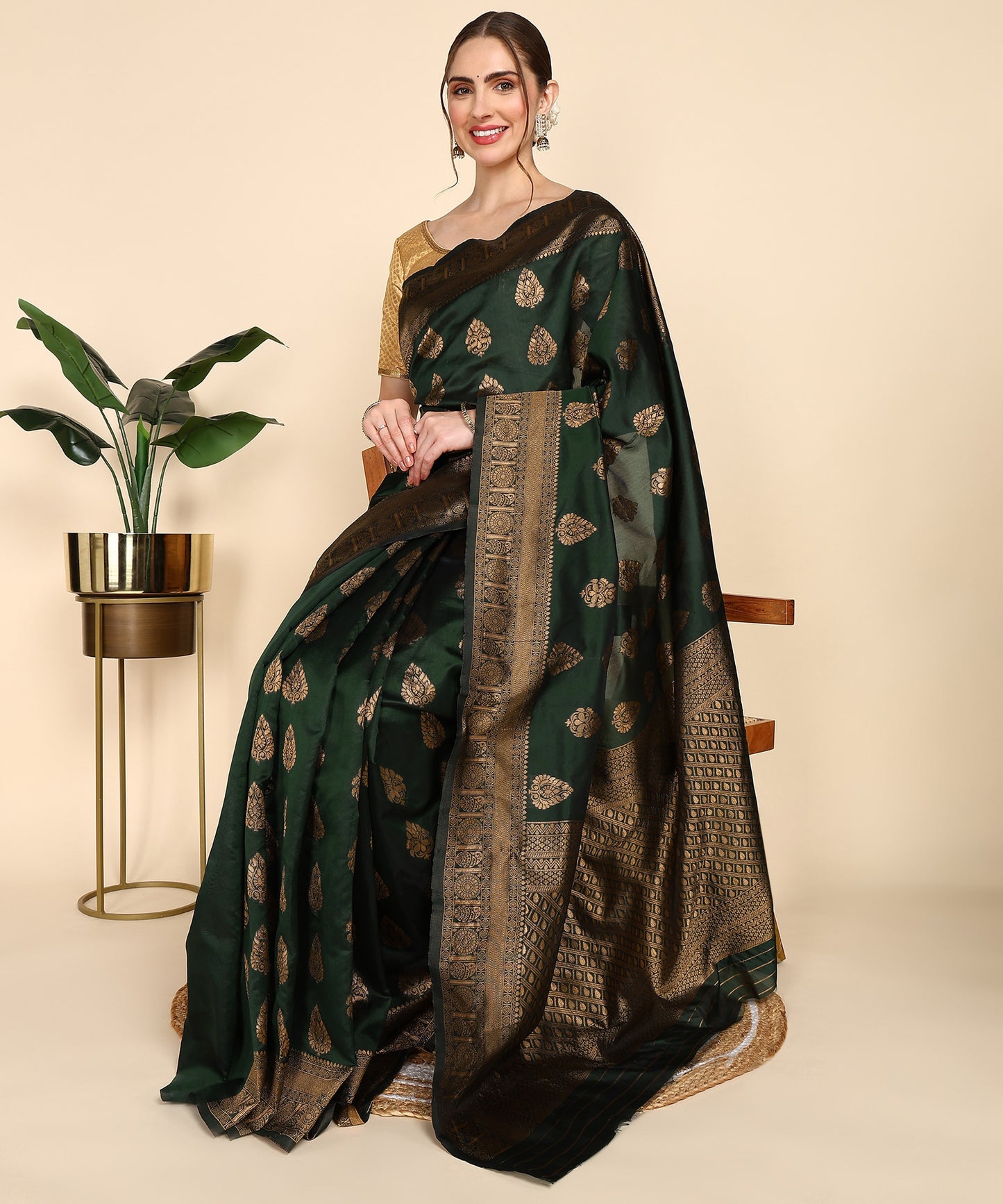 Green Pure Soft Silk Saree With Engrossing Blouse Piece