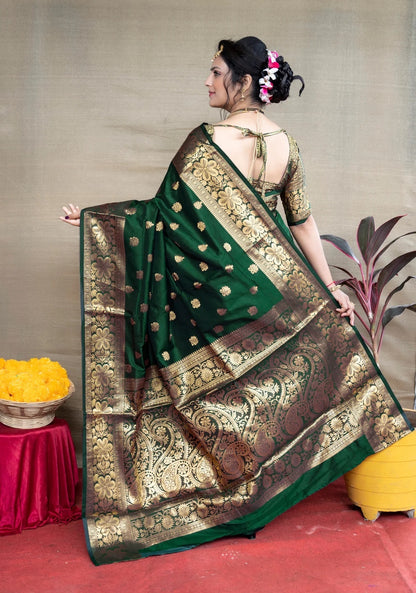 Green Pure Soft Silk Saree With Engrossing Blouse Piece