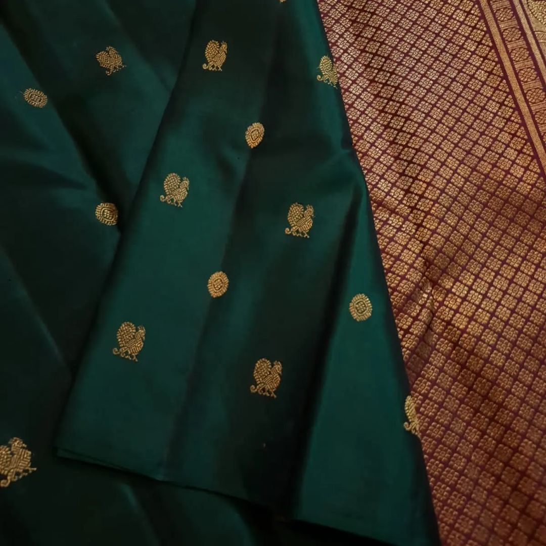 Green Pure Soft Silk Saree With Engrossing Blouse Piece