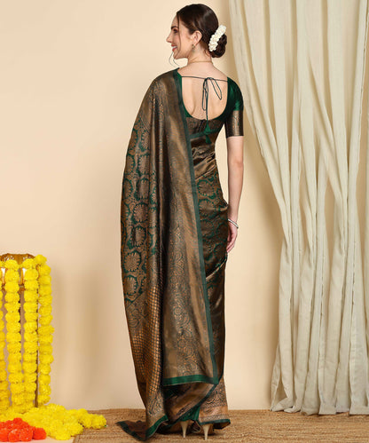 Green Pure Soft Silk Saree With Engrossing Blouse Piece