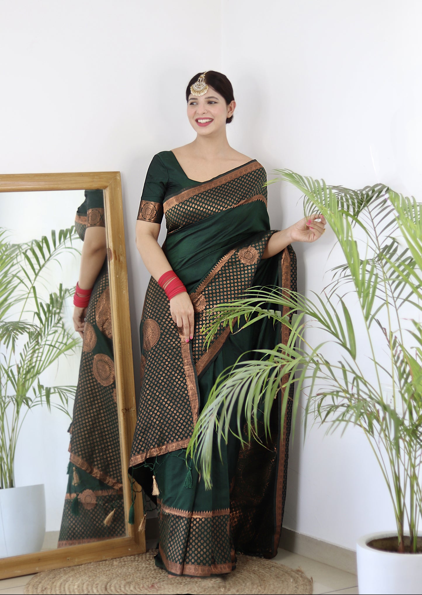 Green Pure Soft Silk Saree With Engrossing Blouse Piece