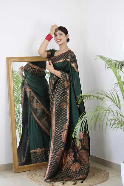 Green Pure Soft Silk Saree With Engrossing Blouse Piece