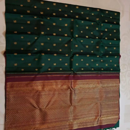 Green Pure Soft Silk Saree With Engrossing Blouse Piece