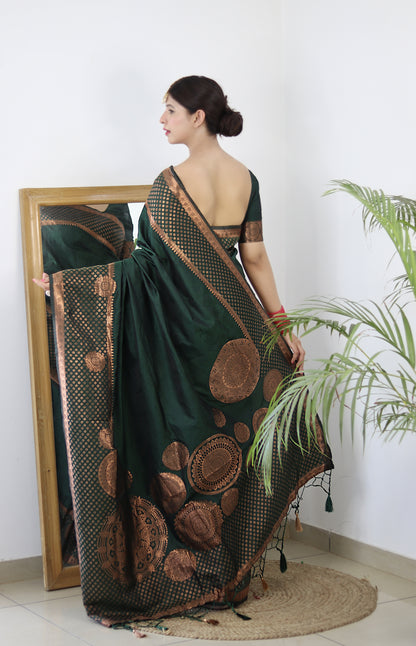 Green Pure Soft Silk Saree With Engrossing Blouse Piece