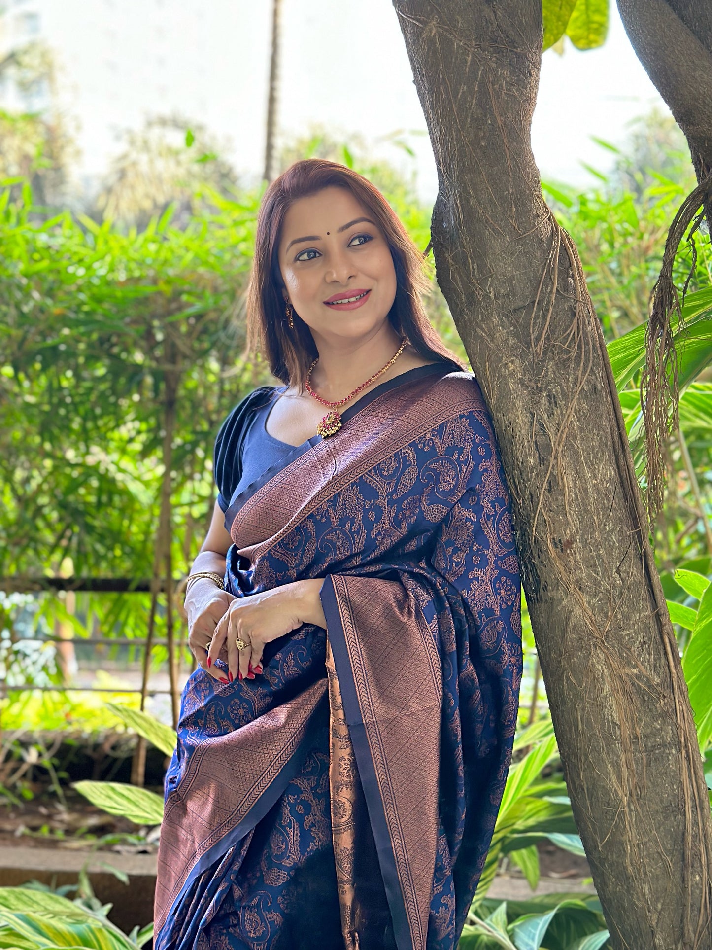 Phenomenal Navy Blue Soft Silk Saree With Imbrication Blouse Piece