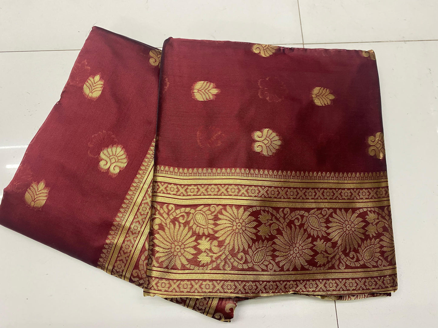 Maroon Pure Soft Silk Saree With Engrossing Blouse Piece