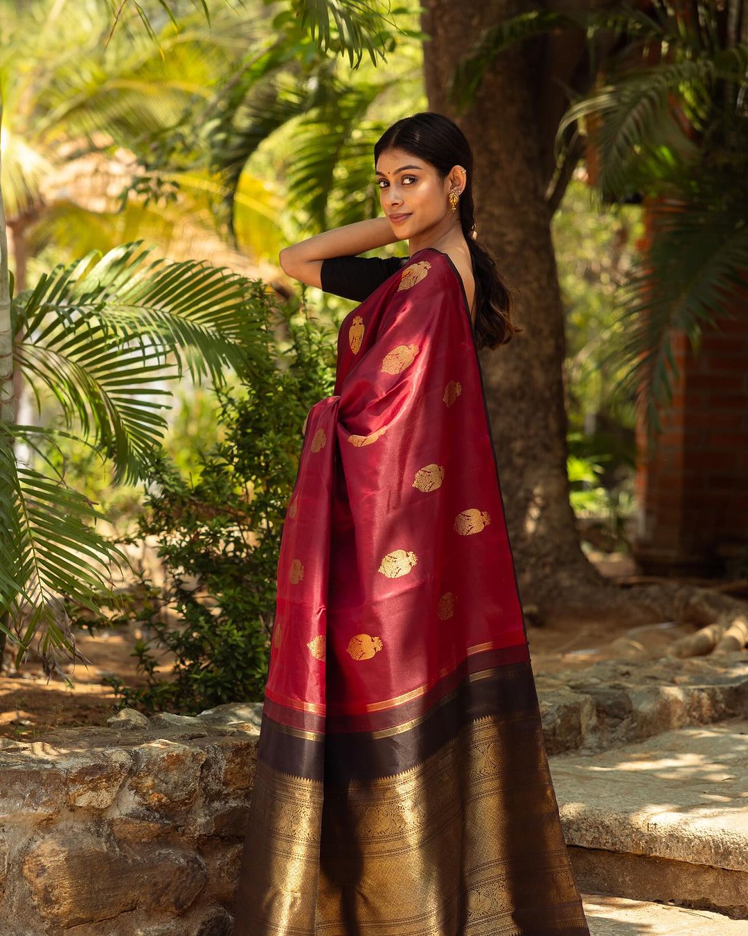 Maroon Pure Soft Silk Saree With Engrossing Blouse Piece