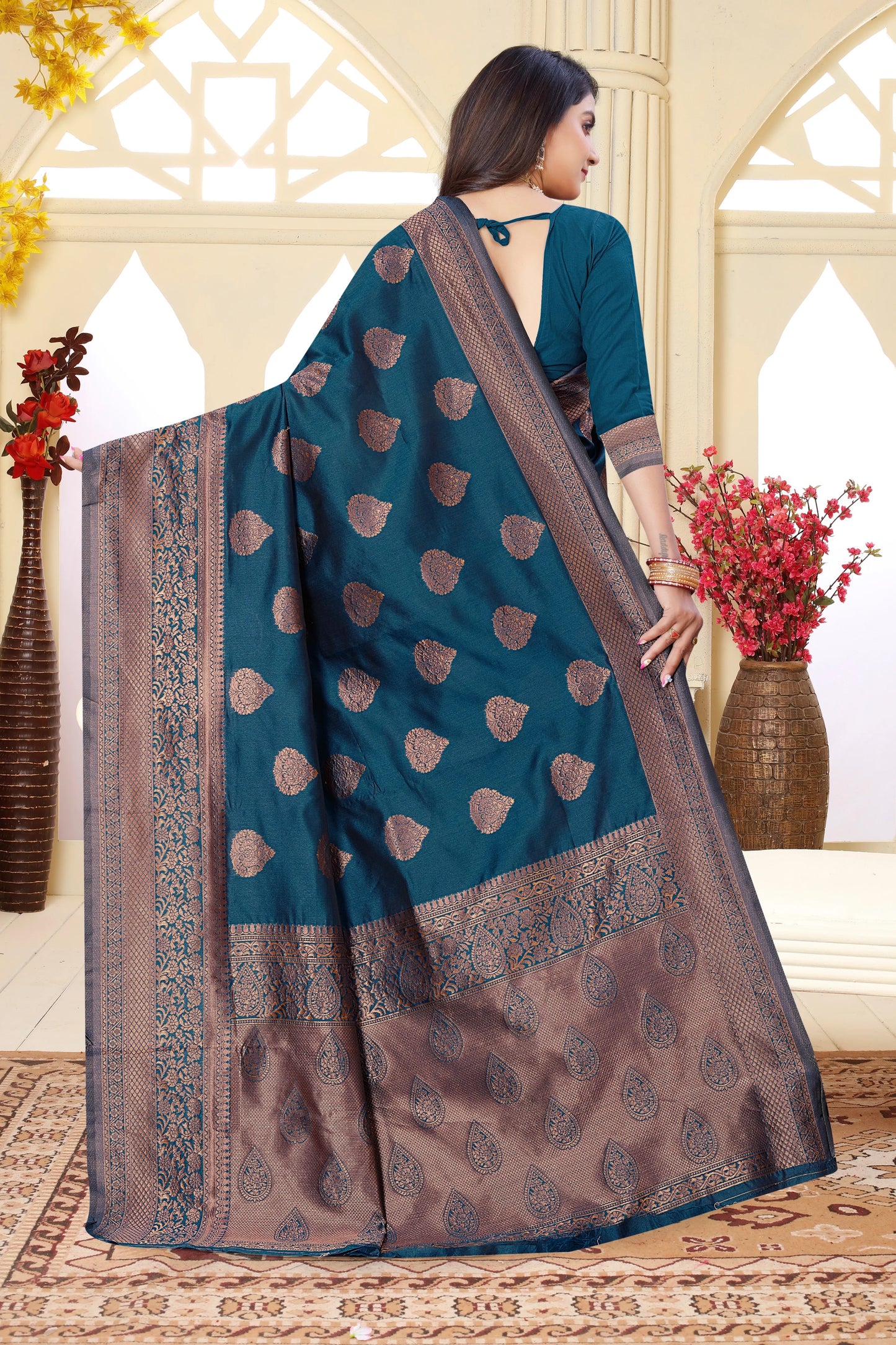 Morpinch Pure Soft Silk Saree With Engrossing Blouse Piece