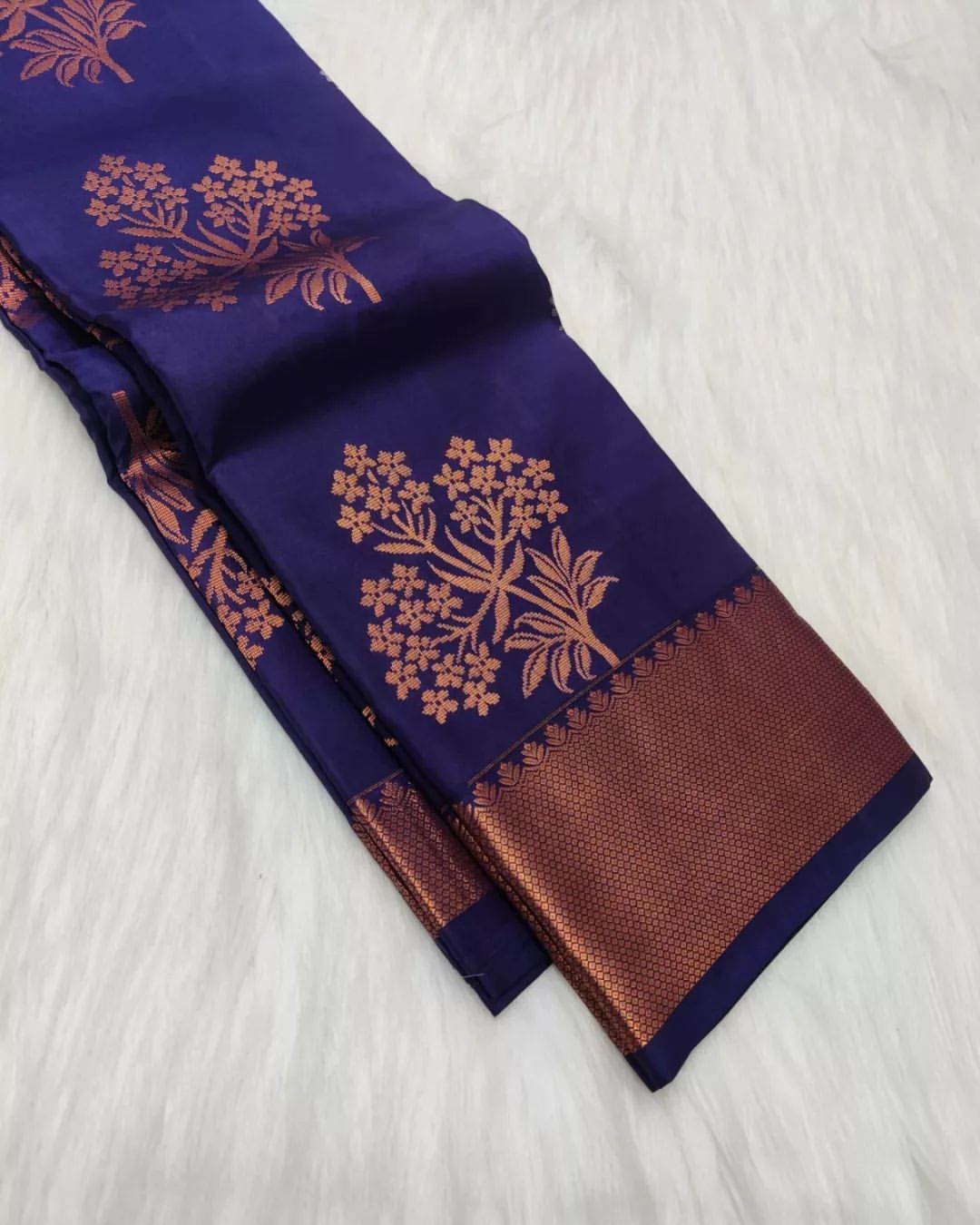 Navy Blue Pure Soft Silk Saree With Engrossing Blouse Piece