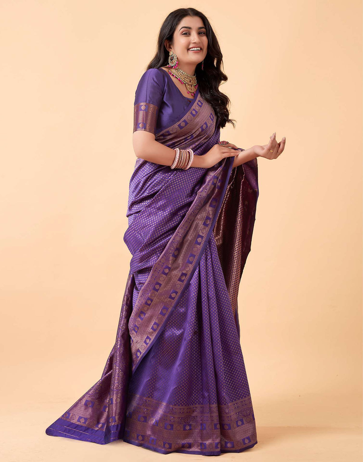 Purple Pure Soft Silk Saree With Engrossing Blouse Piece