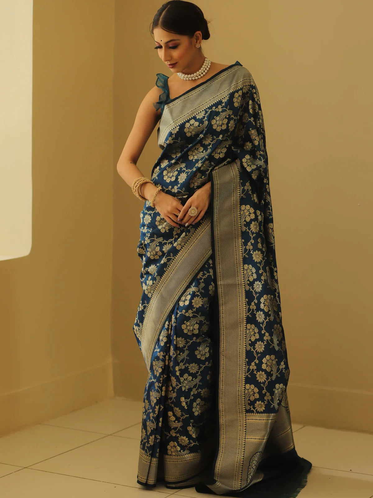 Rama Pure Soft Silk Saree With Engrossing Blouse Piece