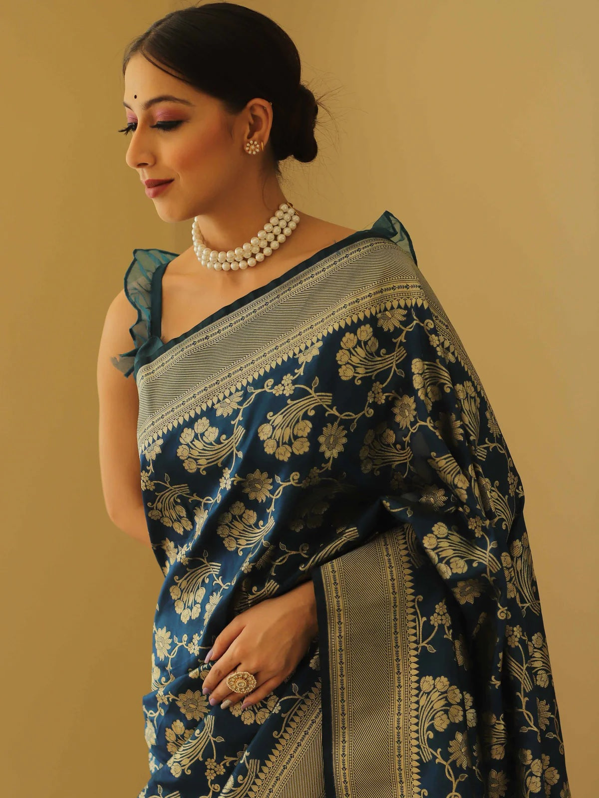 Rama Pure Soft Silk Saree With Engrossing Blouse Piece