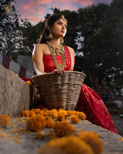 Red Pure Soft Silk Saree With Engrossing Blouse Piece