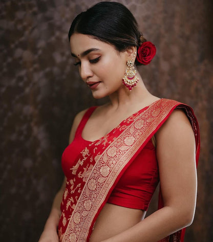 Red Pure Soft Silk Saree With Engrossing Blouse Piece