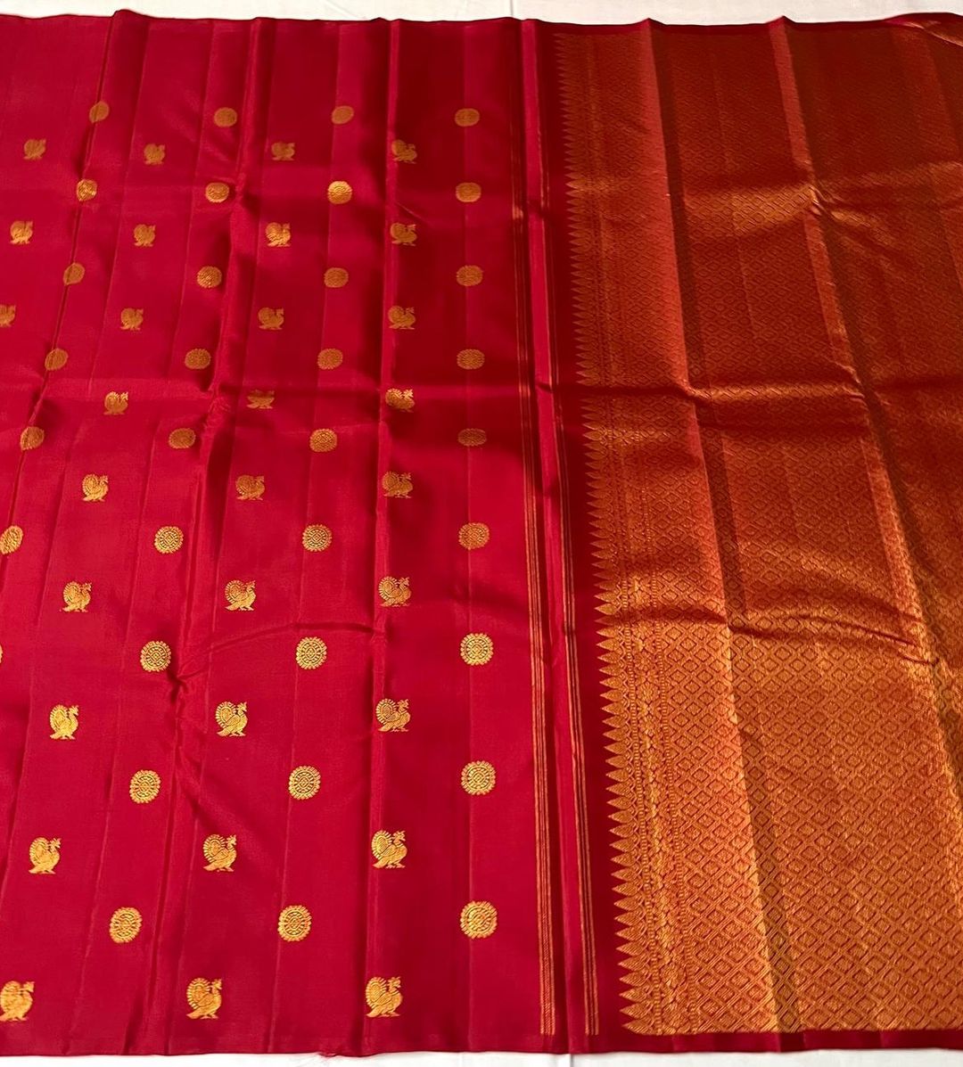 Red Pure Soft Silk Saree With Engrossing Blouse Piece