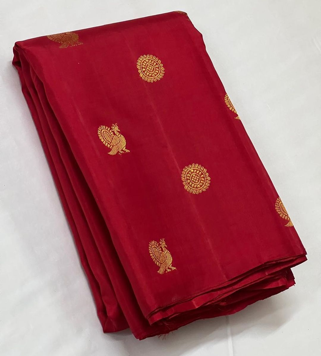 Red Pure Soft Silk Saree With Engrossing Blouse Piece