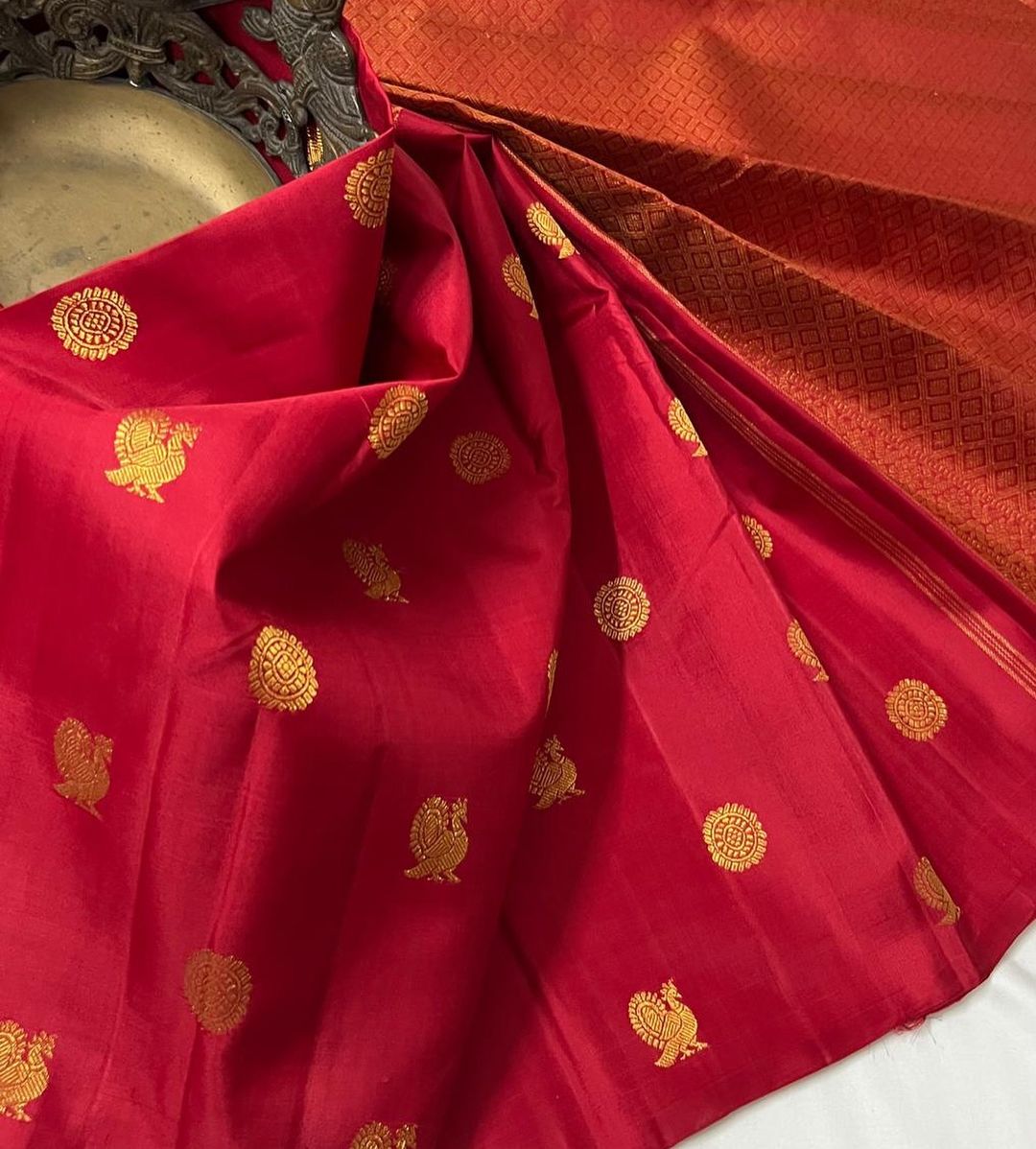 Red Pure Soft Silk Saree With Engrossing Blouse Piece