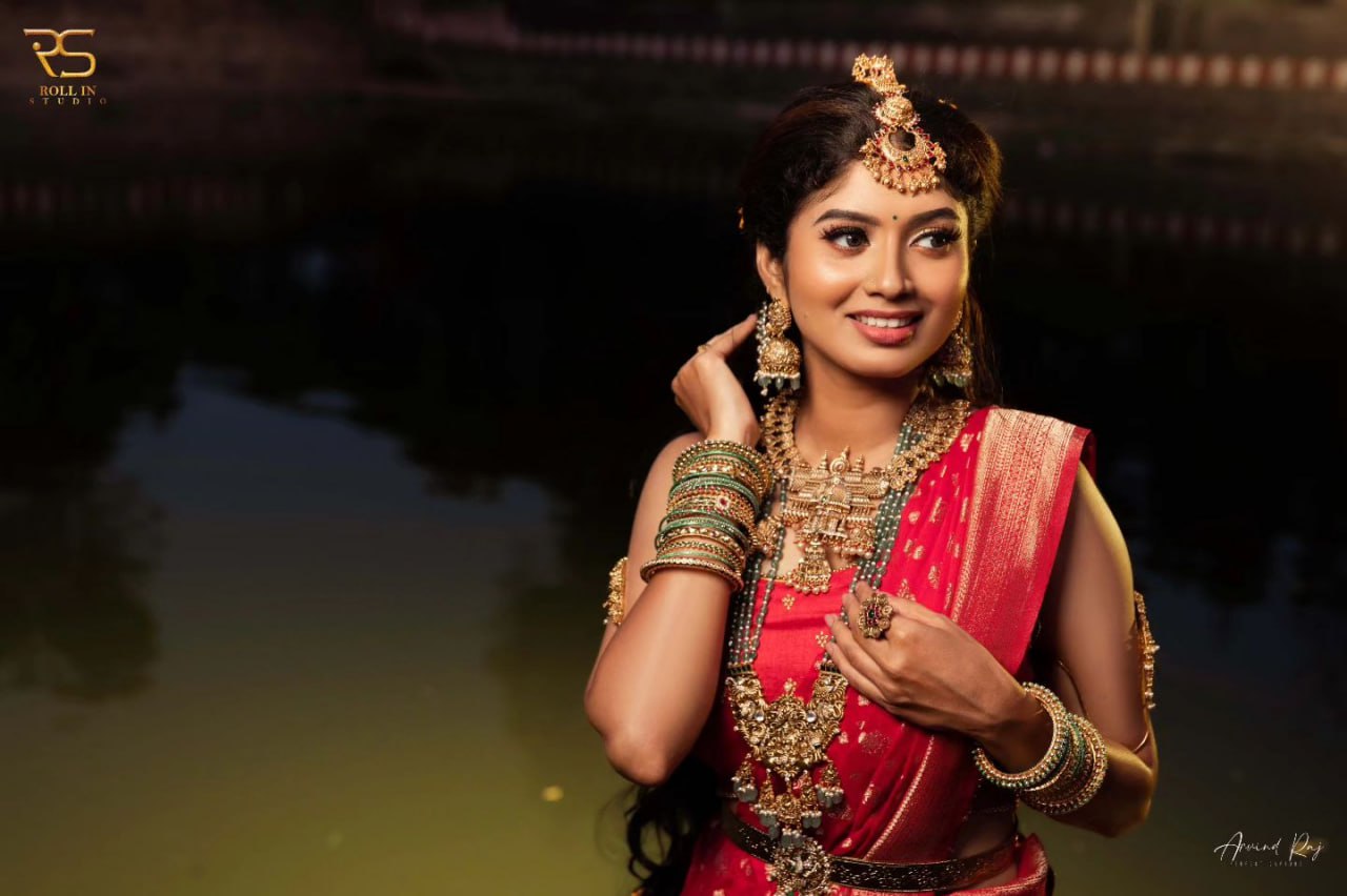 Red Pure Soft Silk Saree With Engrossing Blouse Piece