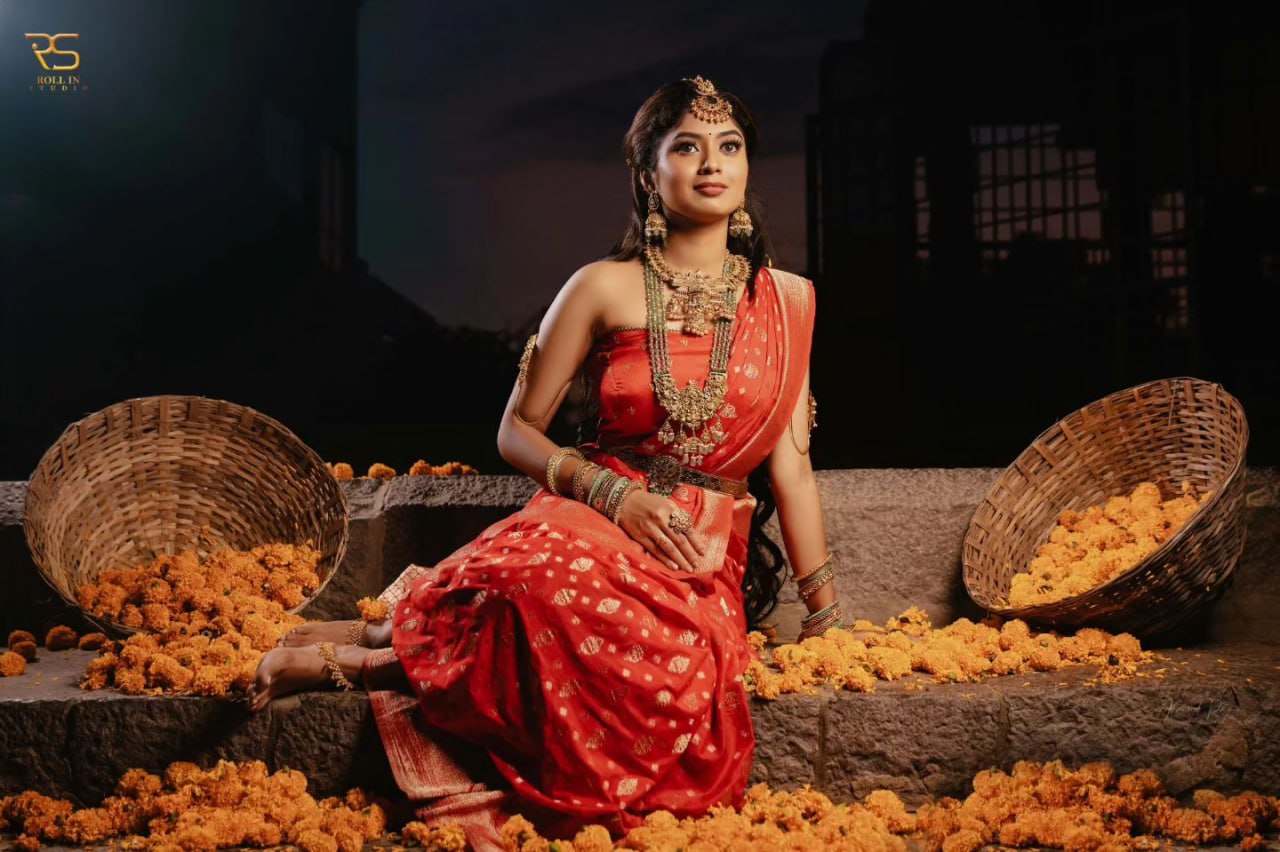 Red Pure Soft Silk Saree With Engrossing Blouse Piece